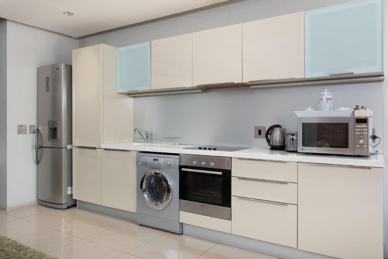 Metropolis Luxury Apartments เคปทาวน์ ภายนอก รูปภาพ